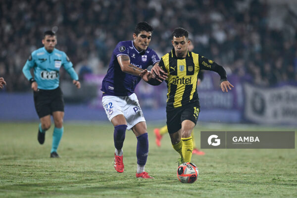 Leonardo Fernández, de Peñarol. Torneo Apertura – Liga AUF uruguaya 2025. Estadio Luis Franzini.