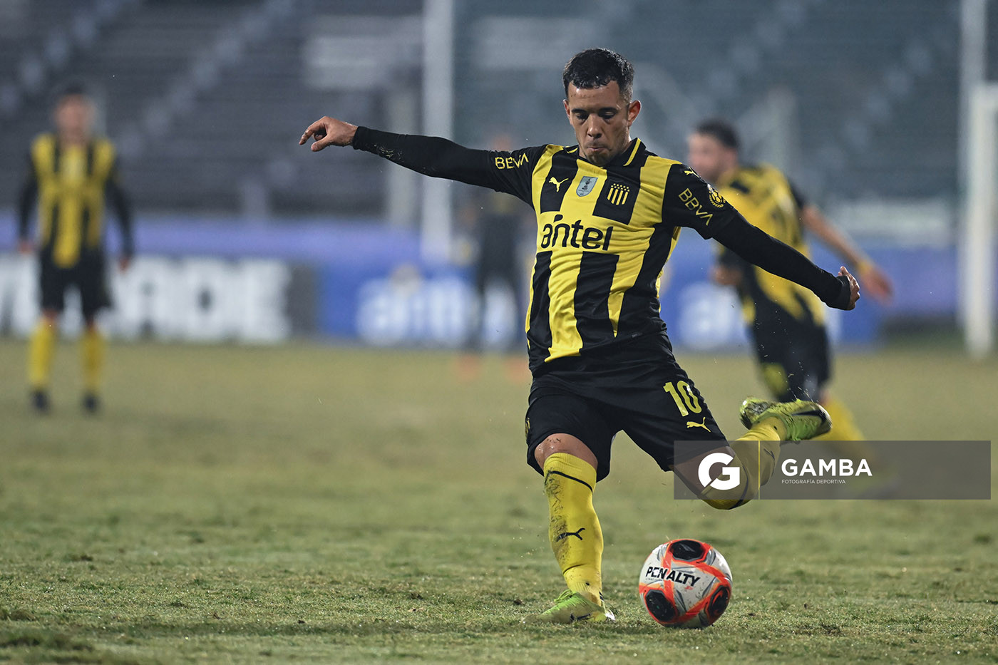 Leonardo Fernández, de Peñarol. Torneo Apertura – Liga AUF uruguaya 2025. Estadio Luis Franzini.