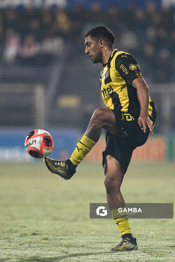 Maximiliano Olivera, de Peñarol. Torneo Apertura – Liga AUF uruguaya 2025. Estadio Luis Franzini.
