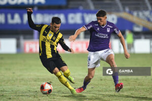 Leonardo Fernández, de Peñarol. Torneo Apertura – Liga AUF uruguaya 2025. Estadio Luis Franzini.