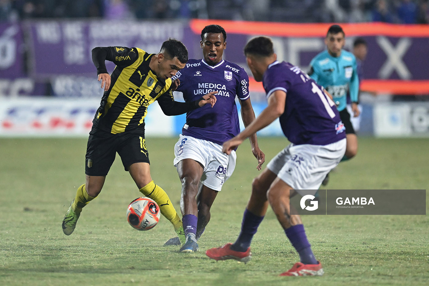Leonardo Fernández, de Peñarol. Torneo Apertura – Liga AUF uruguaya 2025. Estadio Luis Franzini.