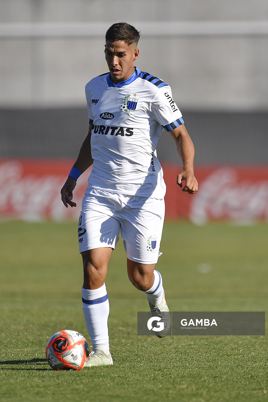 Enzo Castillo, de Liverpool. Torneo Apertura. Estadio Artigas.