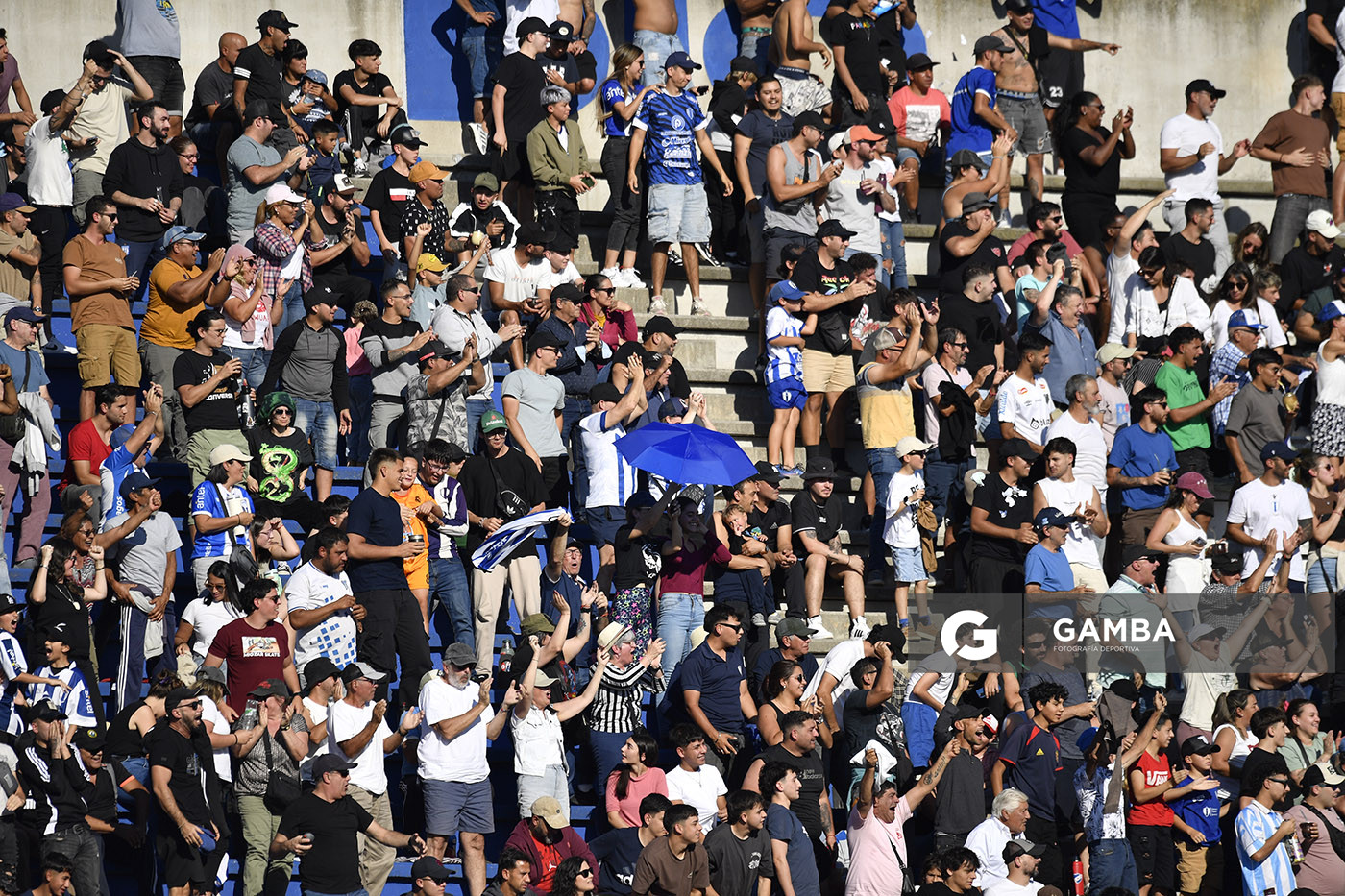 Hinchas de Juventud. Torneo Apertura. Estadio Artigas.