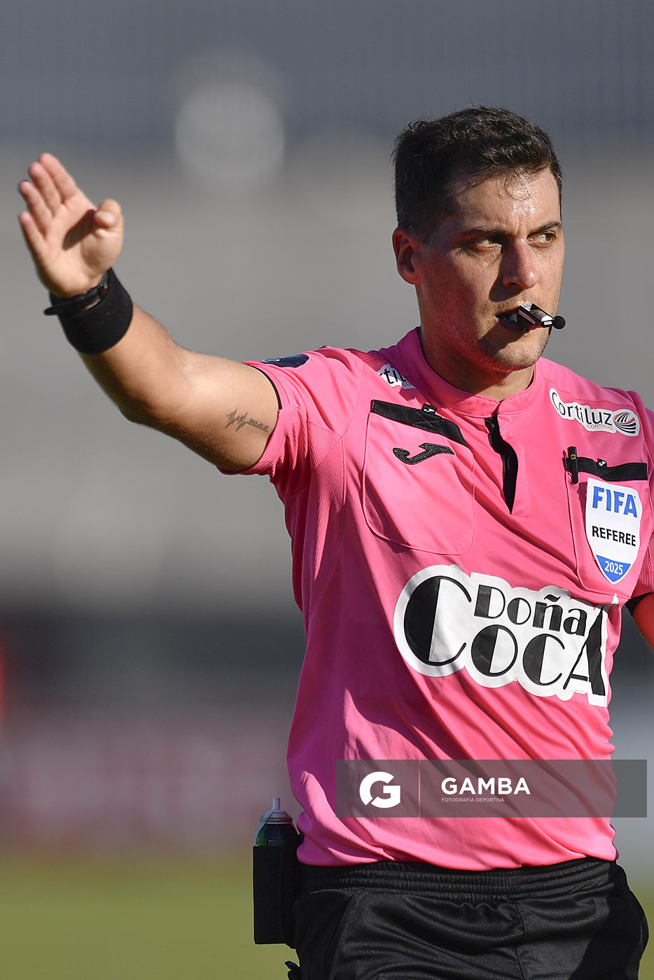 Gustavo Tejera, árbitro central. Torneo Apertura. Estadio Artigas.