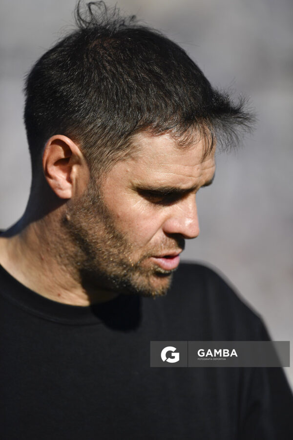 Joaquín Papa, director técnico de Liverpool. Torneo Apertura. Estadio Artigas.