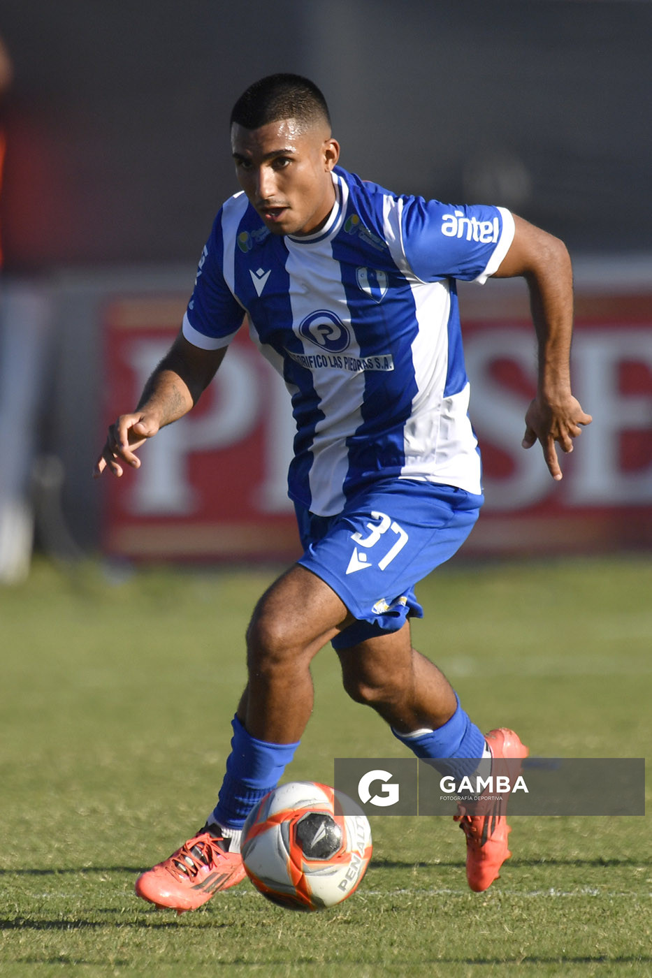 Ramiro Peralta, de Juventud. Torneo Apertura. Estadio Artigas.