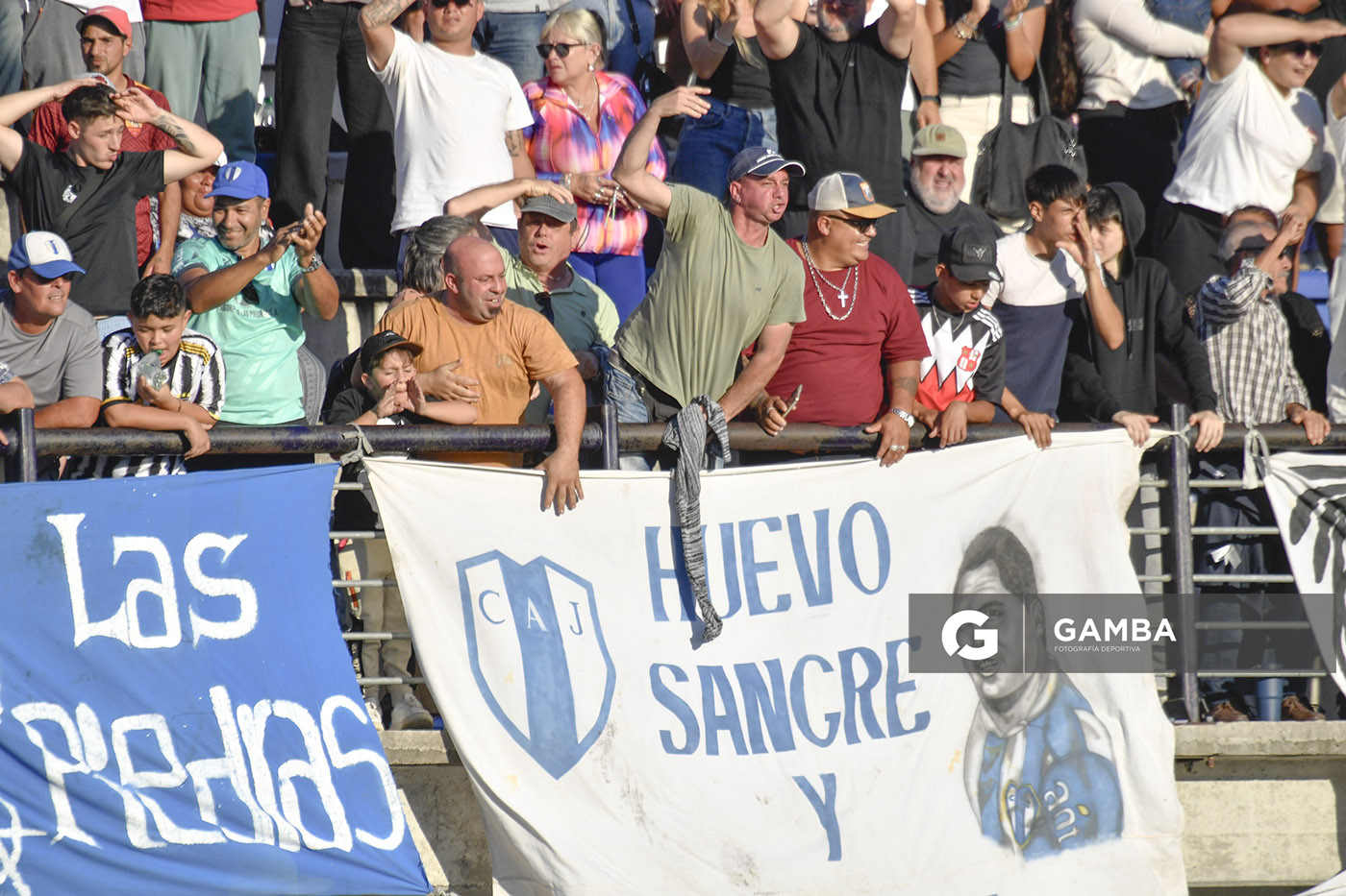 Hinchas de Juventud. Torneo Apertura. Estadio Artigas.