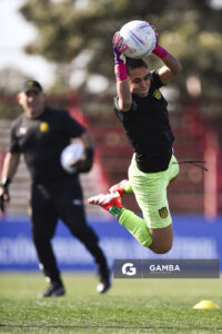 Vanina Sburlatti, golera de Peñarol. Campeonato Uruguayo de Fútbol Femenino. Complejo Rentistas.