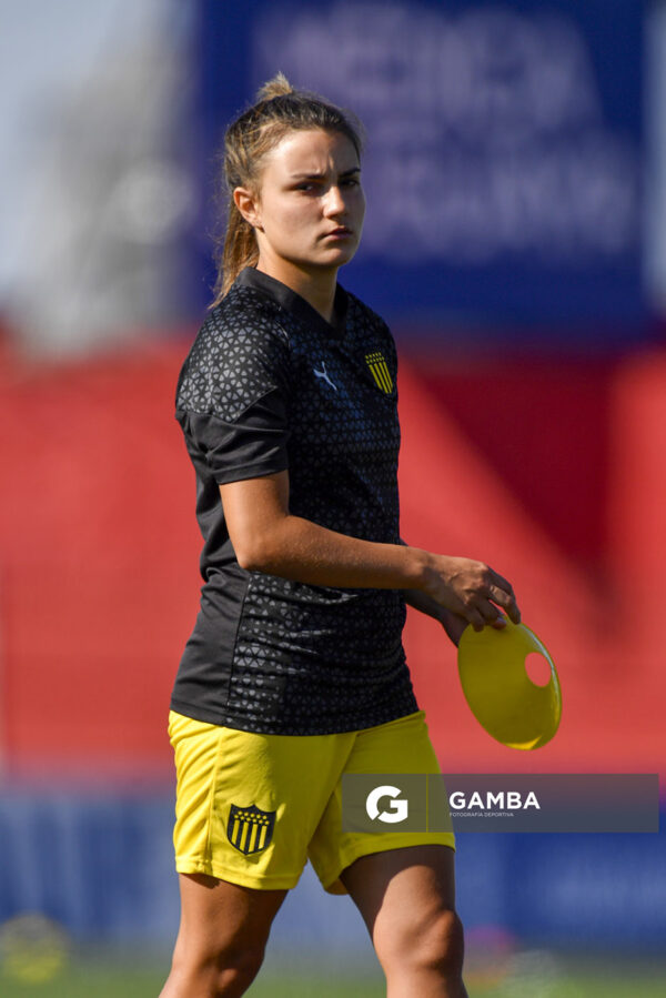 Daiana Hernández, de Peñarol. Campeonato Uruguayo de Fútbol Femenino. Complejo Rentistas.