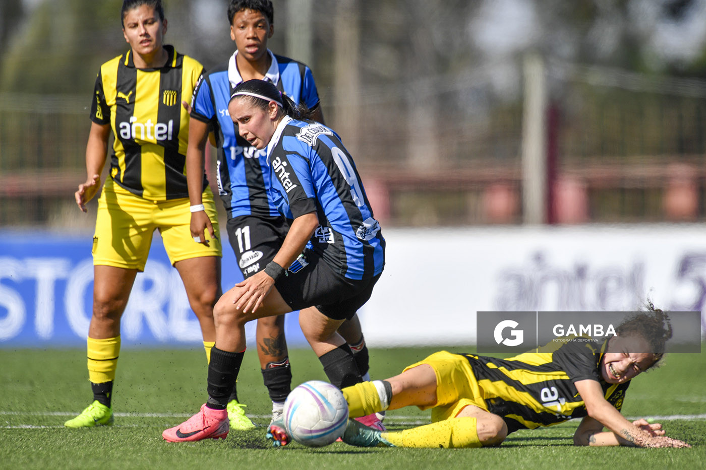 Victoria Sena, de Liverpool. Campeonato Uruguayo de Fútbol Femenino. Complejo Rentistas.
