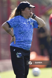 Graciela Rebollo, directora técnica de Liverpool. Campeonato Uruguayo de Fútbol Femenino. Complejo Rentistas.