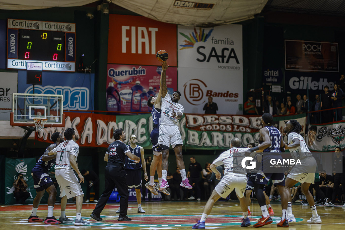 Jamil Wilson, de Aguada. Liga Uruguaya de Básquetbol. Gimnasio de Aguada.