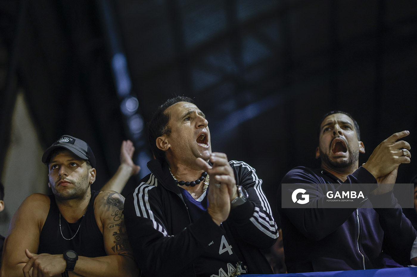 Hinchas de Malvin. Liga Uruguaya de Básquetbol. Gimnasio de Aguada.