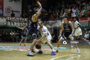 Santiago Vidal, de Aguada. Liga Uruguaya de Básquetbol. Gimnasio de Aguada.
