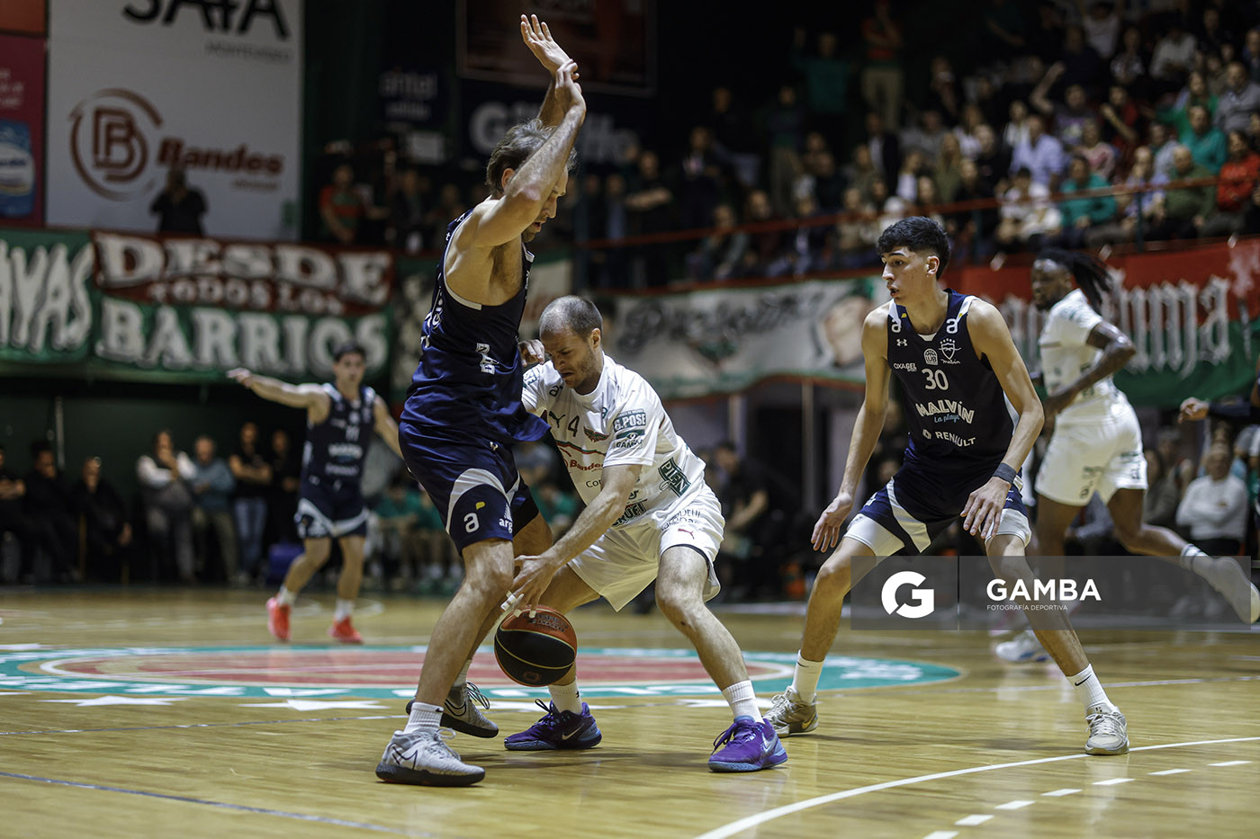 Santiago Vidal, de Aguada. Liga Uruguaya de Básquetbol. Gimnasio de Aguada.