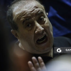 Pablo López, director técnico de Malvín. Liga Uruguaya de Básquetbol. Gimnasio de Aguada.
