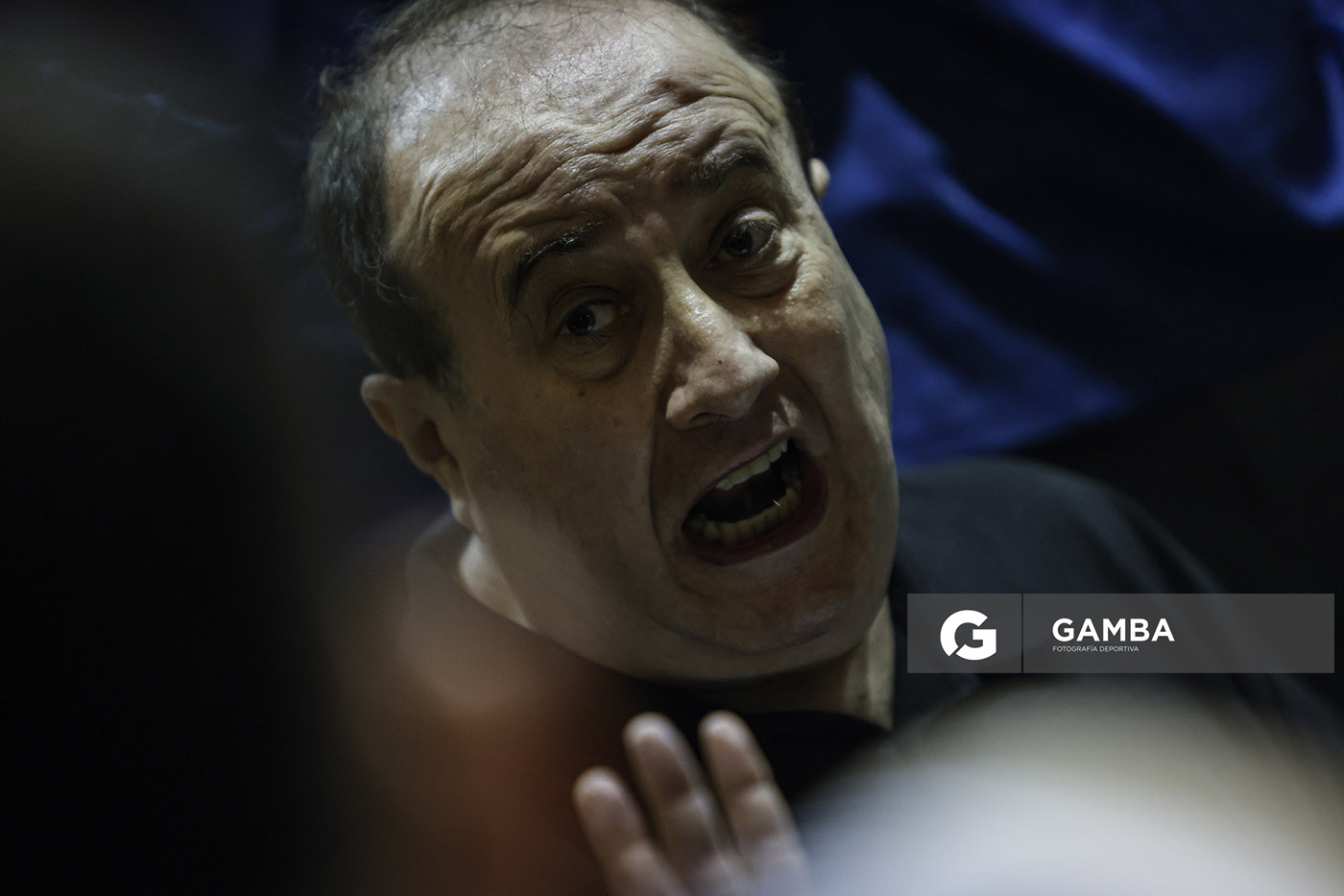 Pablo López, director técnico de Malvín. Liga Uruguaya de Básquetbol. Gimnasio de Aguada.