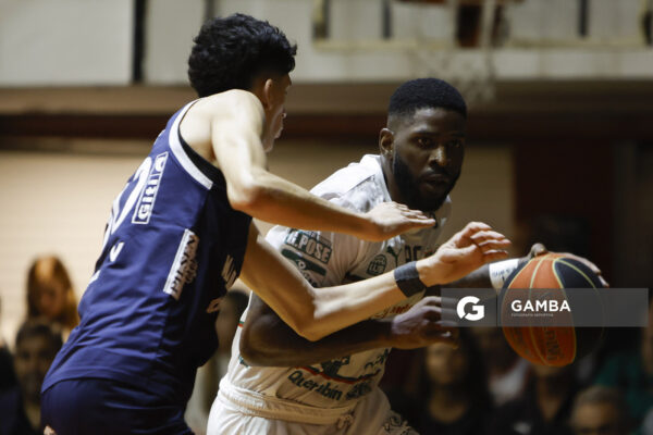 Jamil Wilson, de Aguada. Liga Uruguaya de Básquetbol. Gimnasio de Aguada.