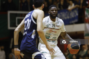 Jamil Wilson, de Aguada. Liga Uruguaya de Básquetbol. Gimnasio de Aguada.