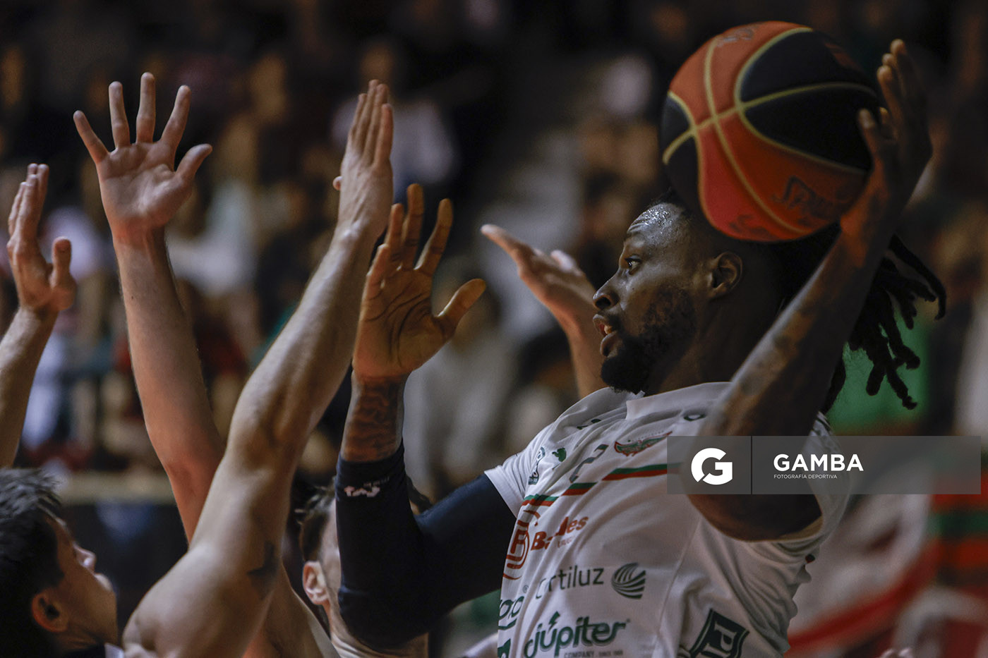Frank Hassell, de Aguada. Liga Uruguaya de Básquetbol. Gimnasio de Aguada.