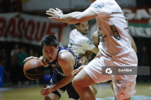 Lucas Capalbo, de Malvín. Liga Uruguaya de Básquetbol. Gimnasio de Aguada.