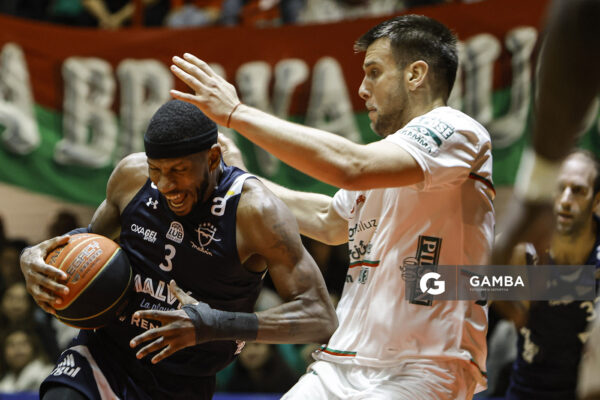 Anthony Hilliard, de Malvín. Liga Uruguaya de Básquetbol. Gimnasio de Aguada.