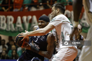 Anthony Hilliard, de Malvín. Liga Uruguaya de Básquetbol. Gimnasio de Aguada.