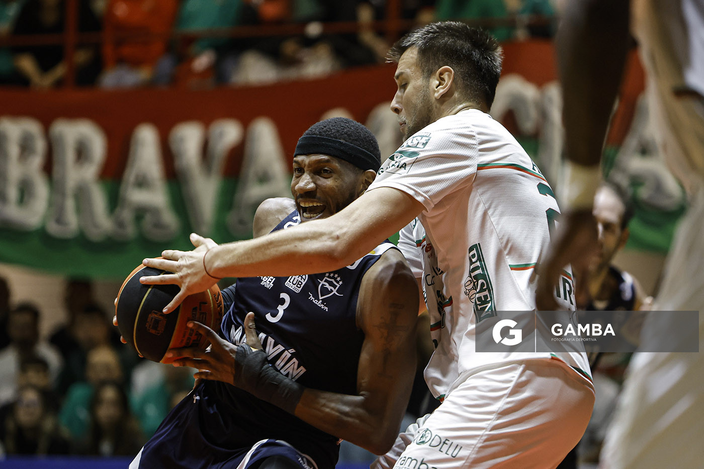 Anthony Hilliard, de Malvín. Liga Uruguaya de Básquetbol. Gimnasio de Aguada.