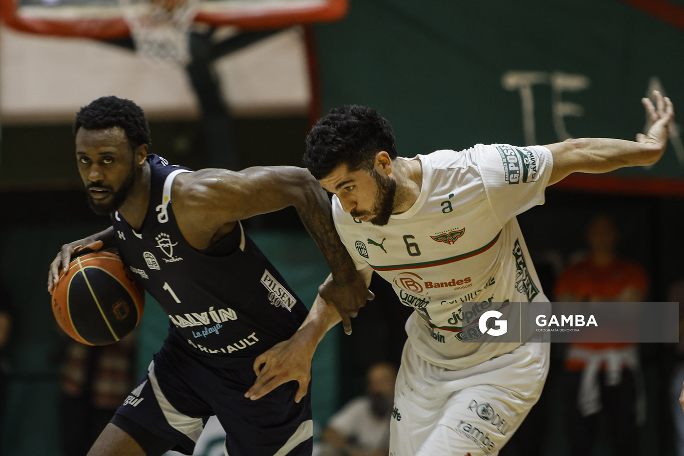 Carlton Guyton, de Malvín. Liga Uruguaya de Básquetbol. Gimnasio de Aguada.