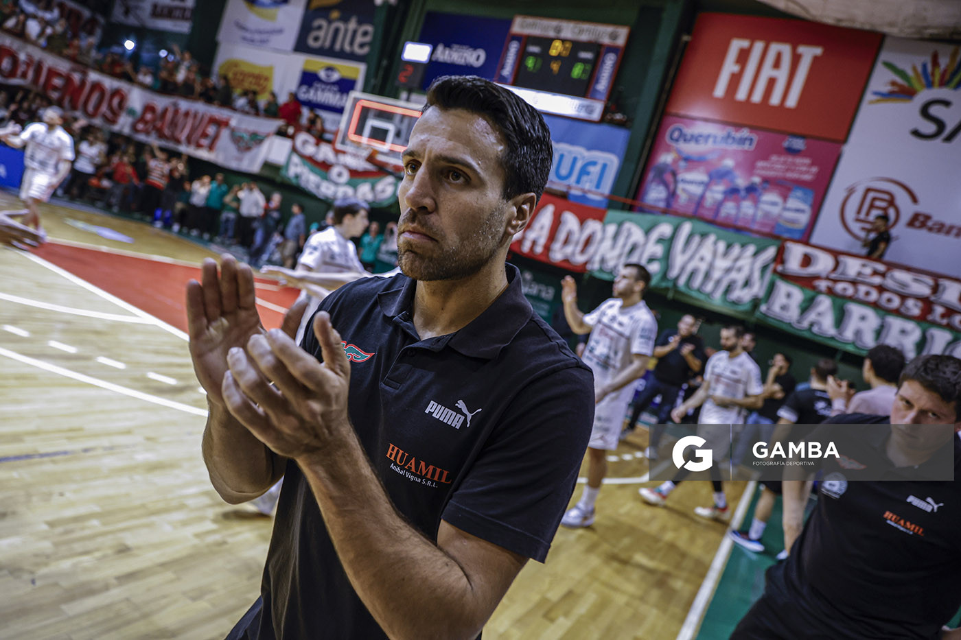 Germán Cortizas, director técnico de Aguada. Liga Uruguaya de Básquetbol. Gimnasio de Aguada.