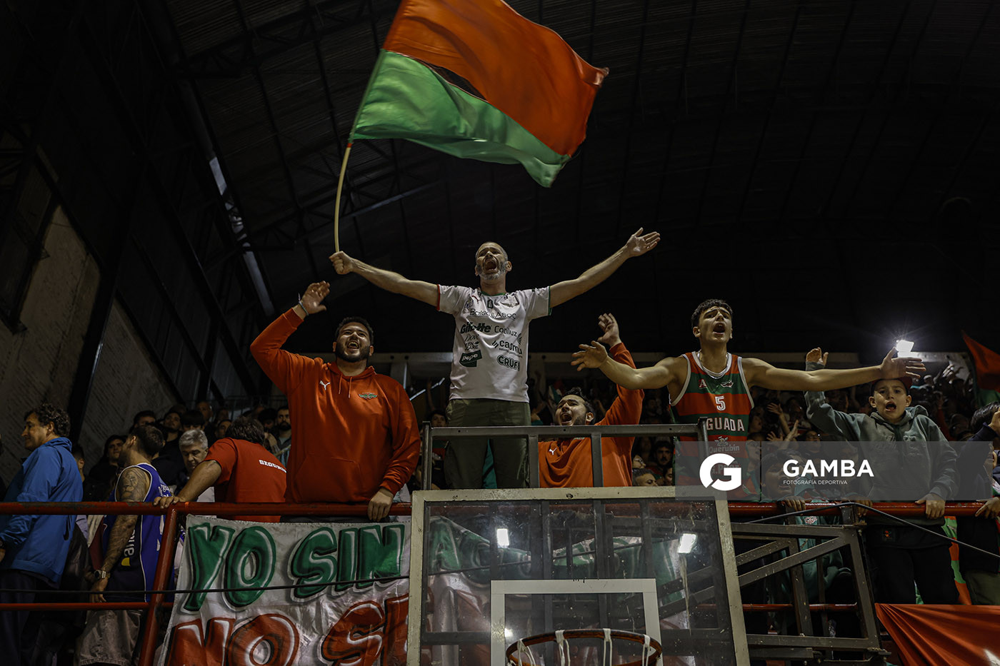 Hinchas de Aguada. Liga Uruguaya de Básquetbol. Gimnasio de Aguada.
