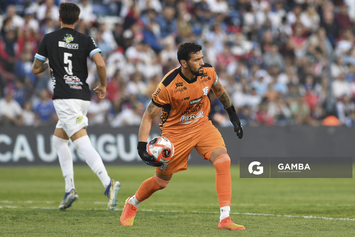 Mathías Cubero, golero de Cerro. Torneo Apertura. Estadio Gran Parque Central.