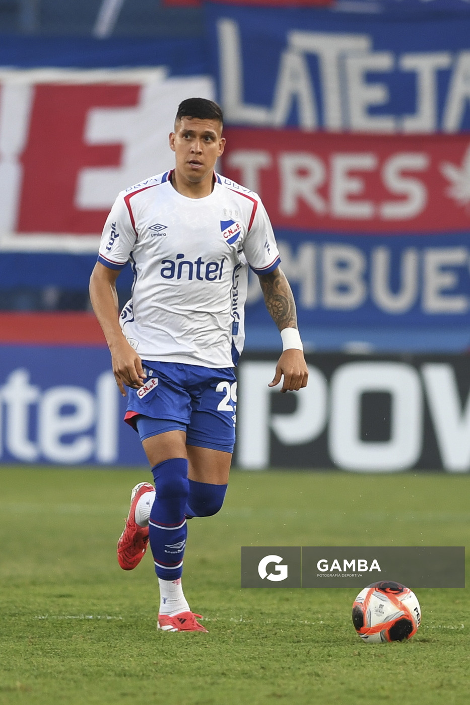 Julián Millán, de Nacional. Torneo Apertura. Estadio Gran Parque Central.