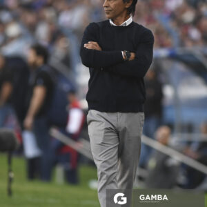 Tabaré Silva, director técnico de Cerro. Torneo Apertura. Estadio Gran Parque Central.