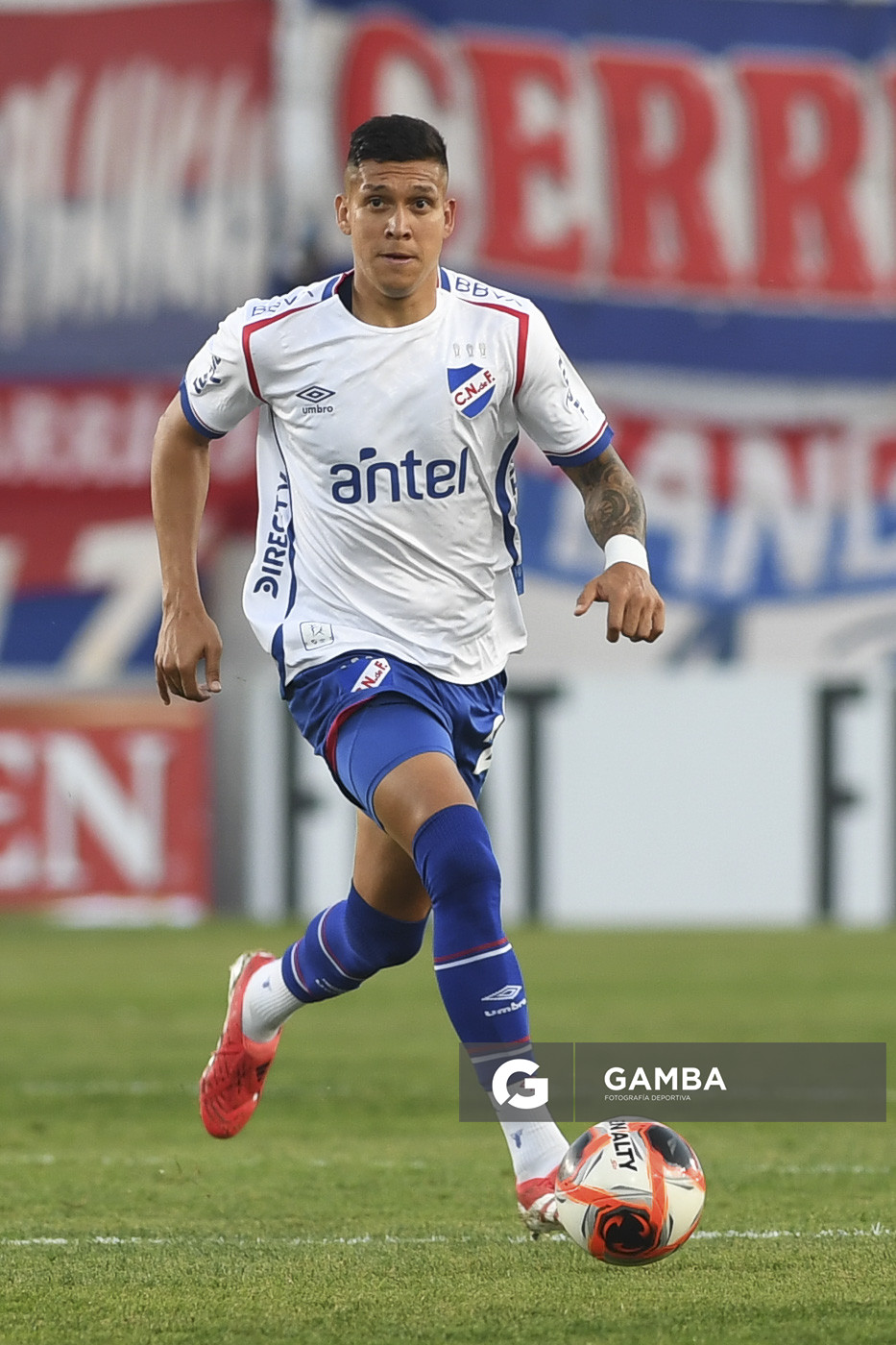 Julián Millán, de Nacional. Torneo Apertura. Estadio Gran Parque Central.