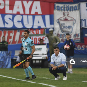Pablo Peirano, director técnico de Nacional. Torneo Apertura. Estadio Gran Parque Central.