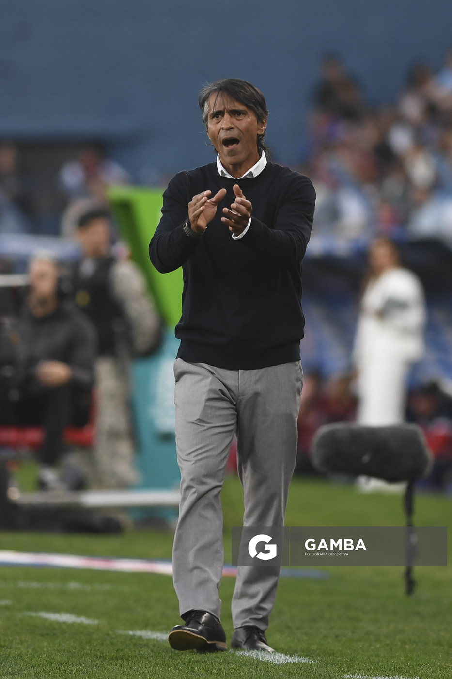 Tabaré Silva, director técnico de Cerro. Torneo Apertura. Estadio Gran Parque Central.