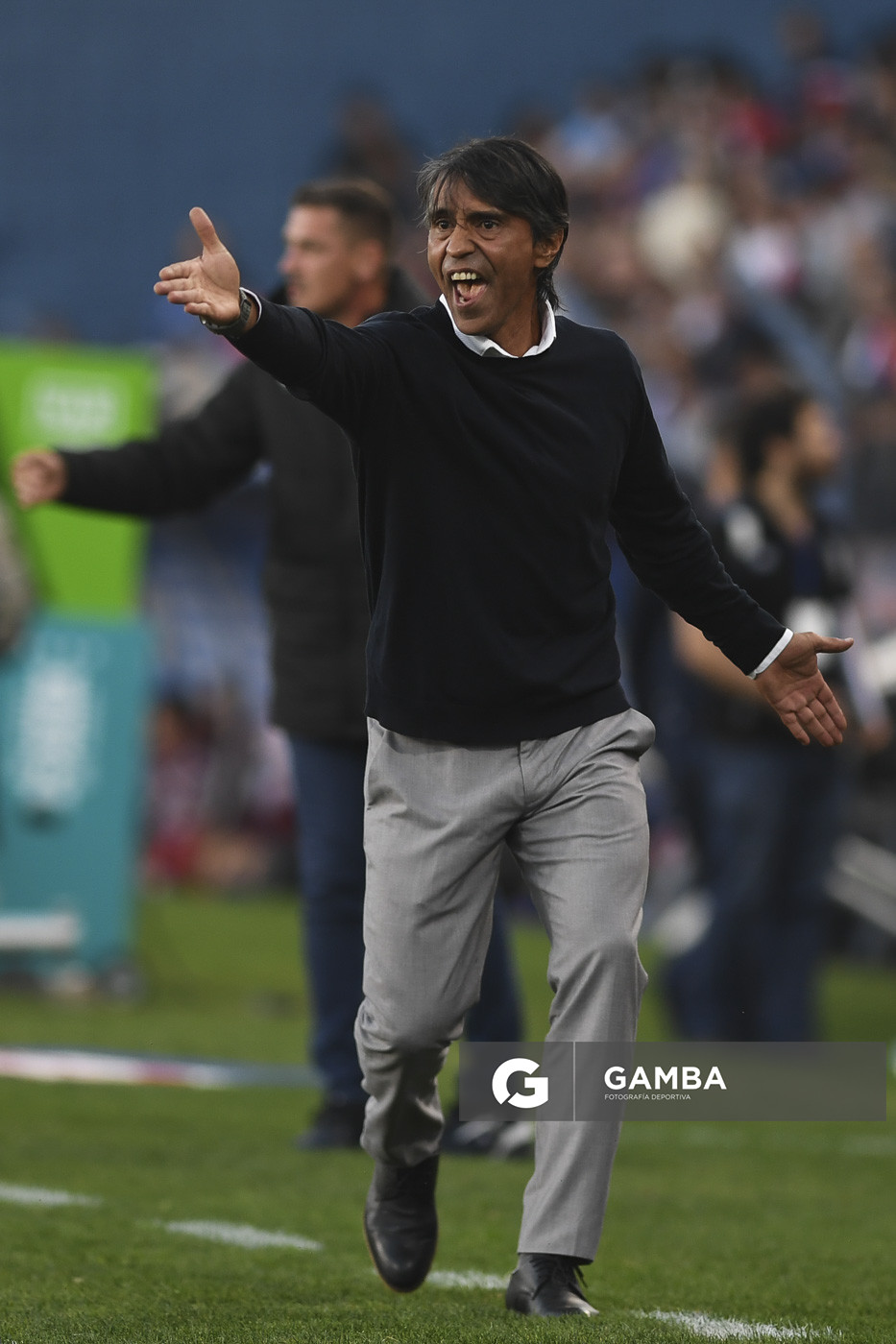 Tabaré Silva, director técnico de Cerro. Torneo Apertura. Estadio Gran Parque Central.