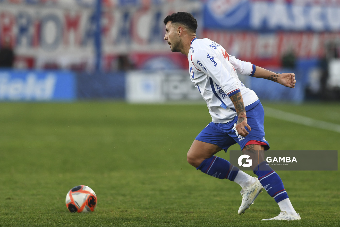 Gabriel Báez, de Nacional. Torneo Apertura. Estadio Gran Parque Central.