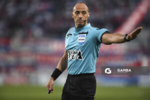 Javier Burgos, árbitro central. Torneo Apertura. Estadio Gran Parque Central.