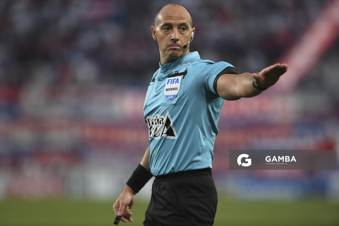 Javier Burgos, árbitro central. Torneo Apertura. Estadio Gran Parque Central.