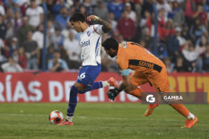 Lucas Villalba, de Nacional. Torneo Apertura. Estadio Gran Parque Central.
