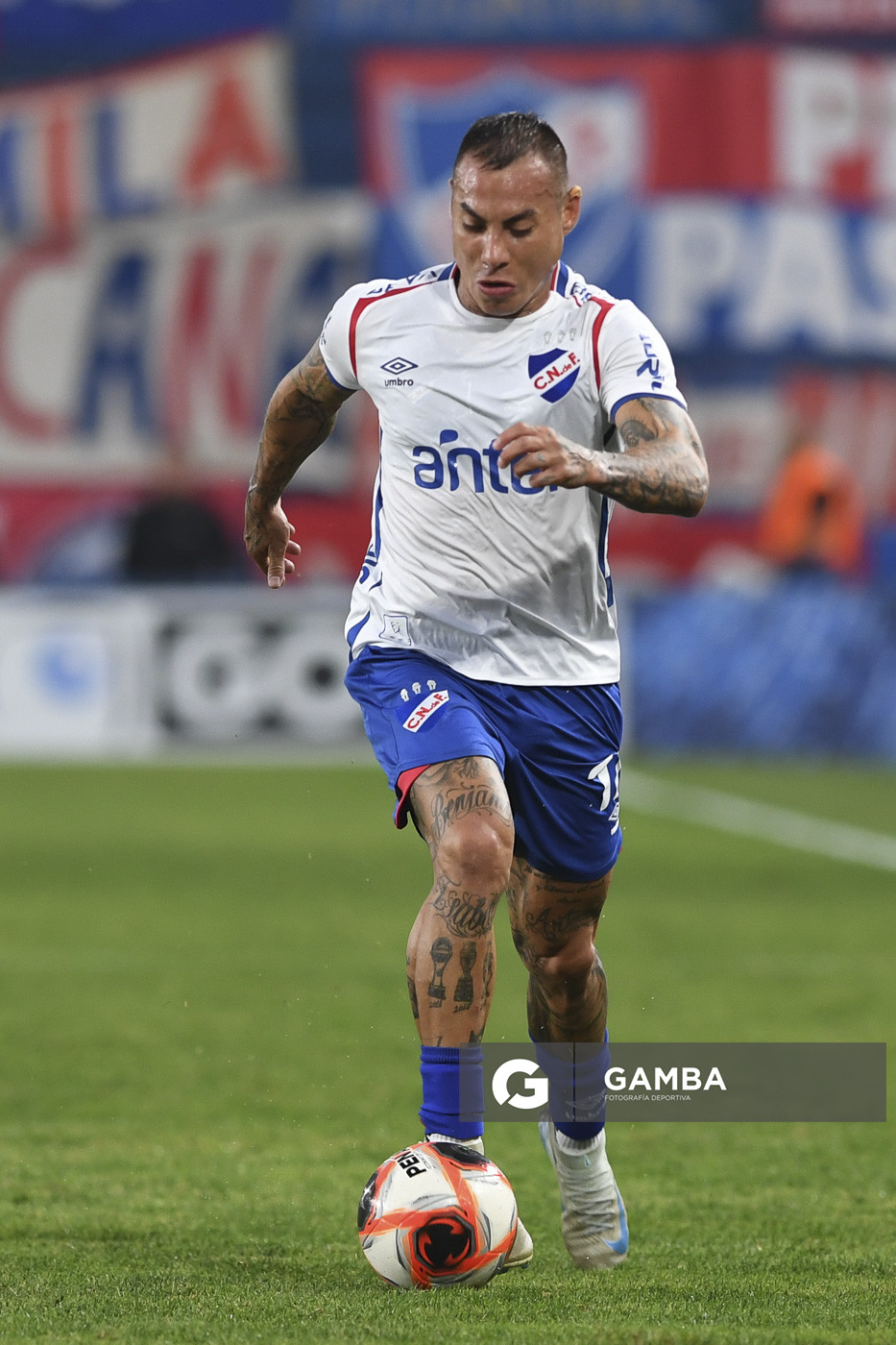 Eduardo Vargas, de Nacional. Torneo Apertura. Estadio Gran Parque Central.