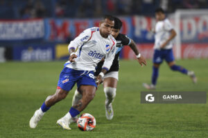 Rómulo Otero, de Nacional. Torneo Apertura. Estadio Gran Parque Central.