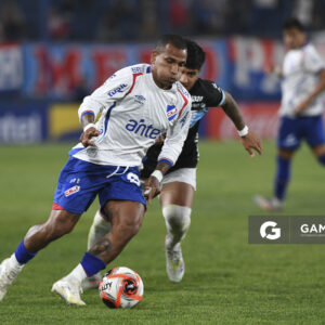 Rómulo Otero, de Nacional. Torneo Apertura. Estadio Gran Parque Central.
