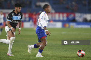 Rómulo Otero, de Nacional. Torneo Apertura. Estadio Gran Parque Central.
