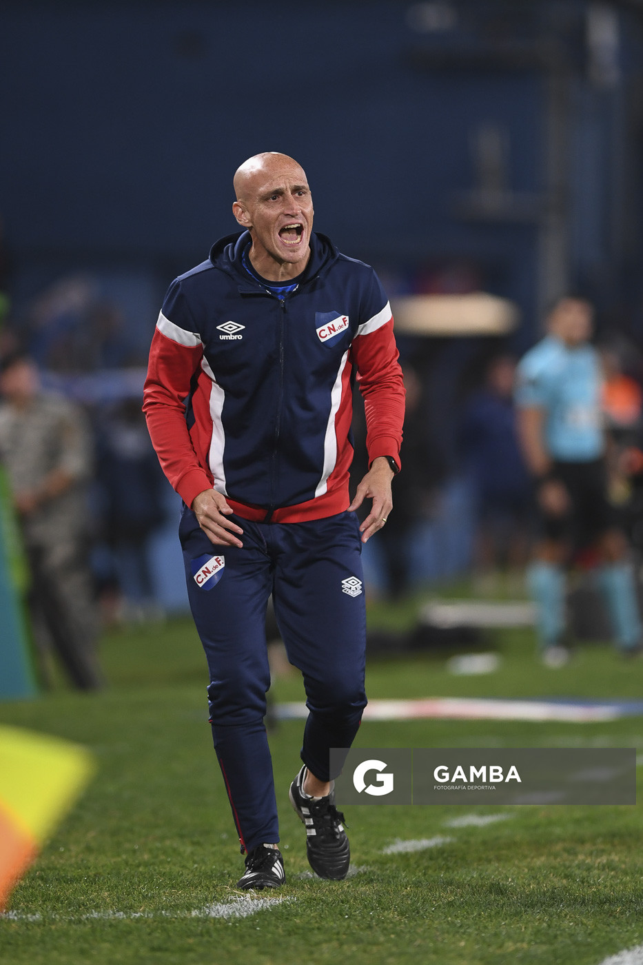Javier Tetes, entrenador asistente de Nacional. Torneo Apertura. Estadio Gran Parque Central.