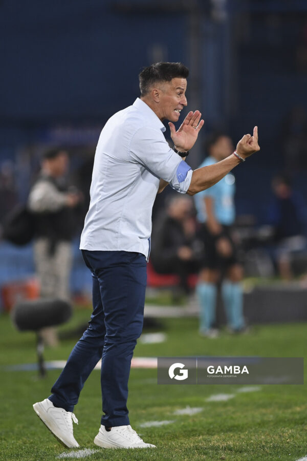 Pablo Peirano, director técnico de Nacional. Torneo Apertura. Estadio Gran Parque Central.