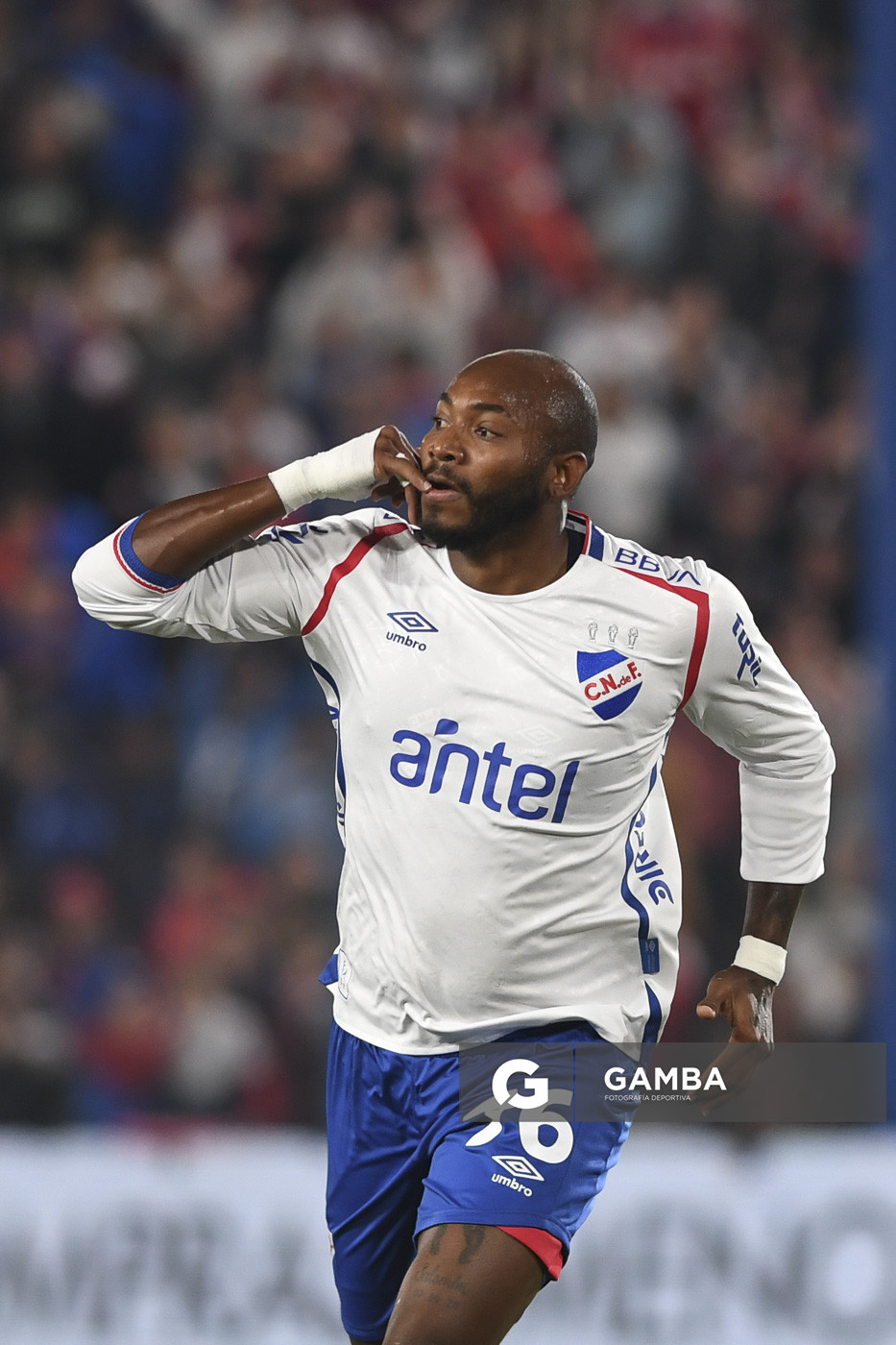 Diego Herazo, de Nacional. Torneo Apertura. Estadio Gran Parque Central.