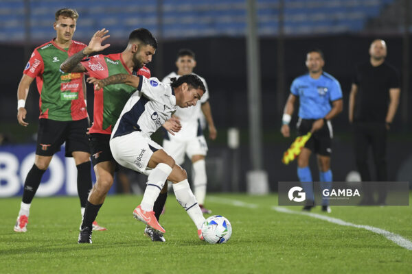 Luciano Cabral, del Independiente,Copa Sudamericana. Estadio Centenario.